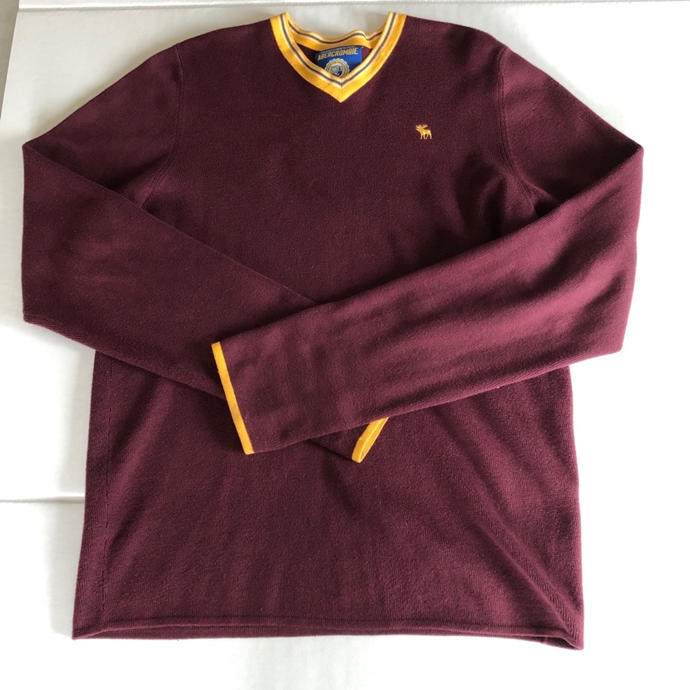 Abercrombie men’s burgundy sweater